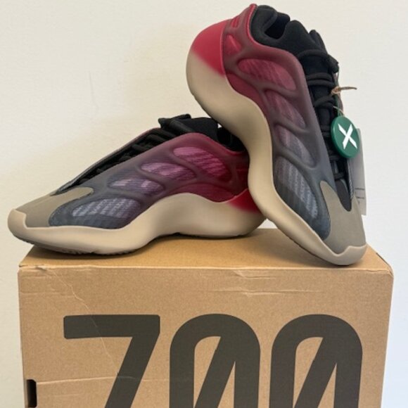 Adidas Yeeze 700 V3 Fade carbon men's 6.5 brand new - Picture 1 of 10